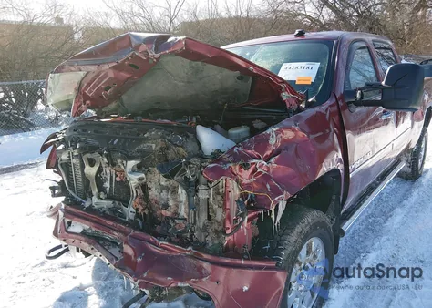 2014 GMC Sierra 2500Hd Denali z USA, uszkodzony, nr VIN 1GT125E82EF165448